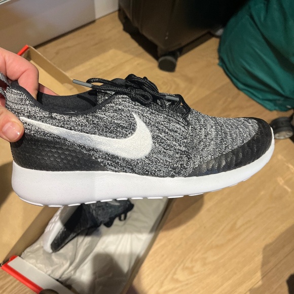 Nike runners - Picture 2 of 3